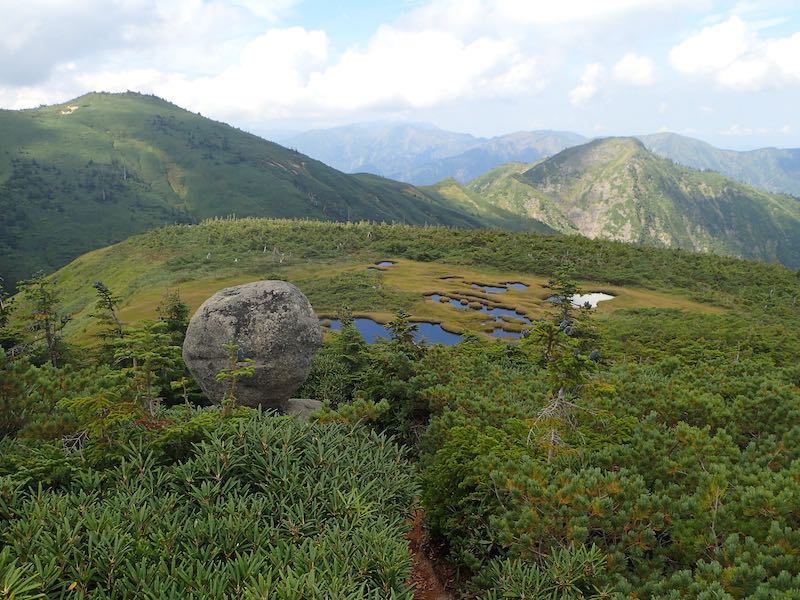 平ヶ岳のたまご石